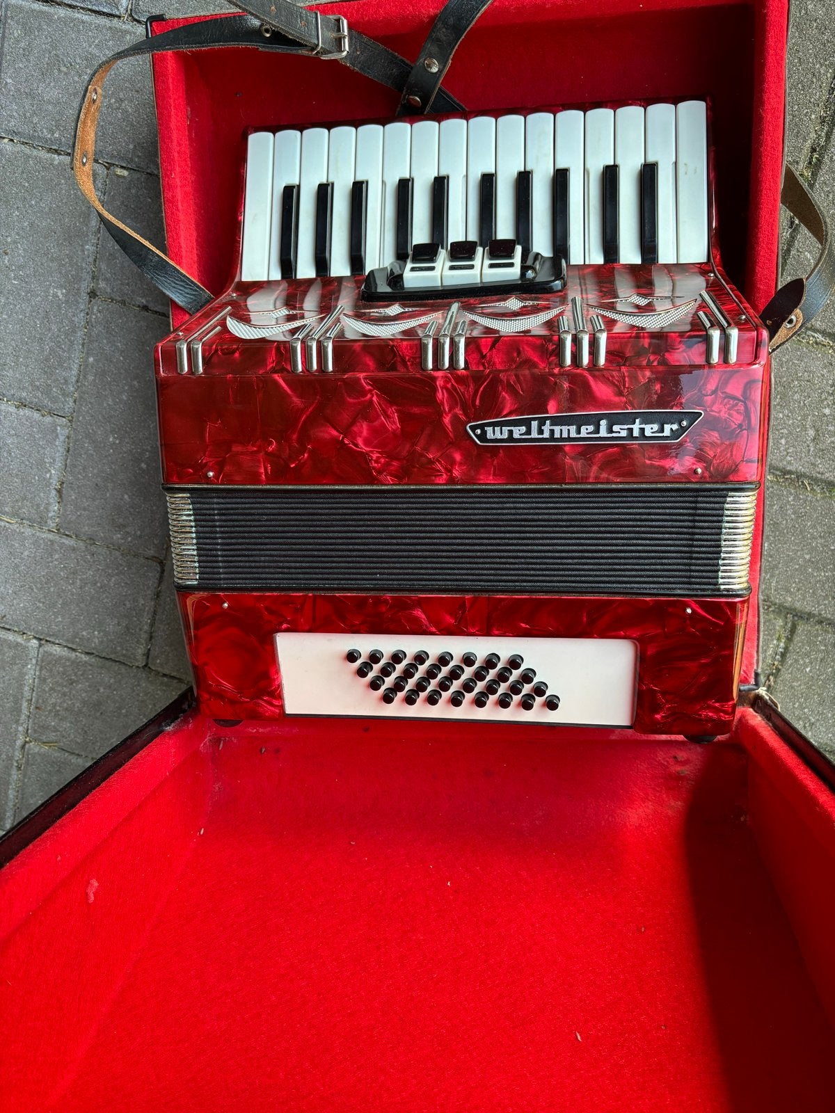 Weltmeister accordeon met koffer en muziekstukken., Ophalen, Overige formaten, Toetsaccordeon, Zo goed als nieuw