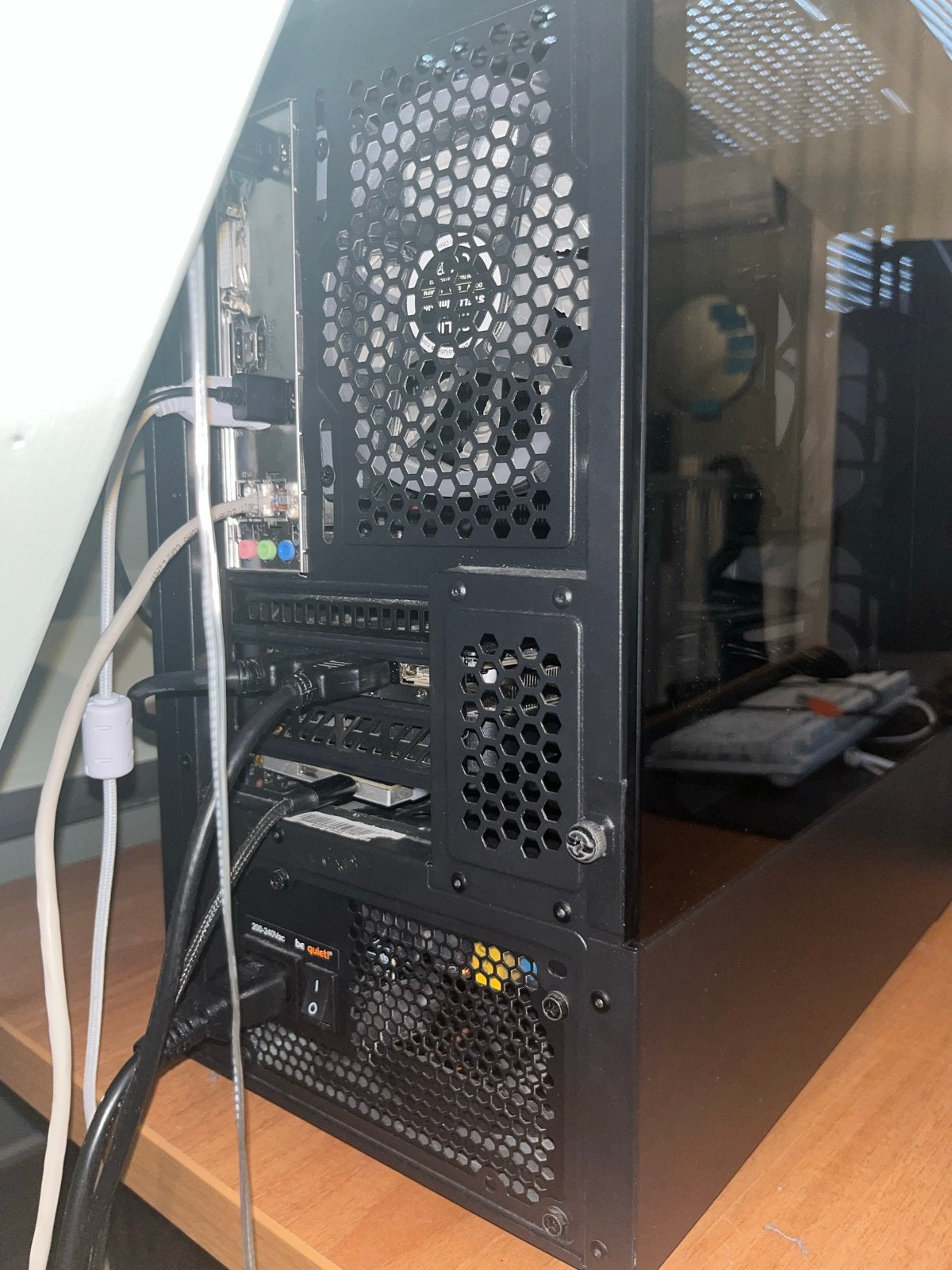 Foto 4 van Gaming PC Jaguar V3 - RTX 4060 - Ryzen 5 5600X - 16GB RAM