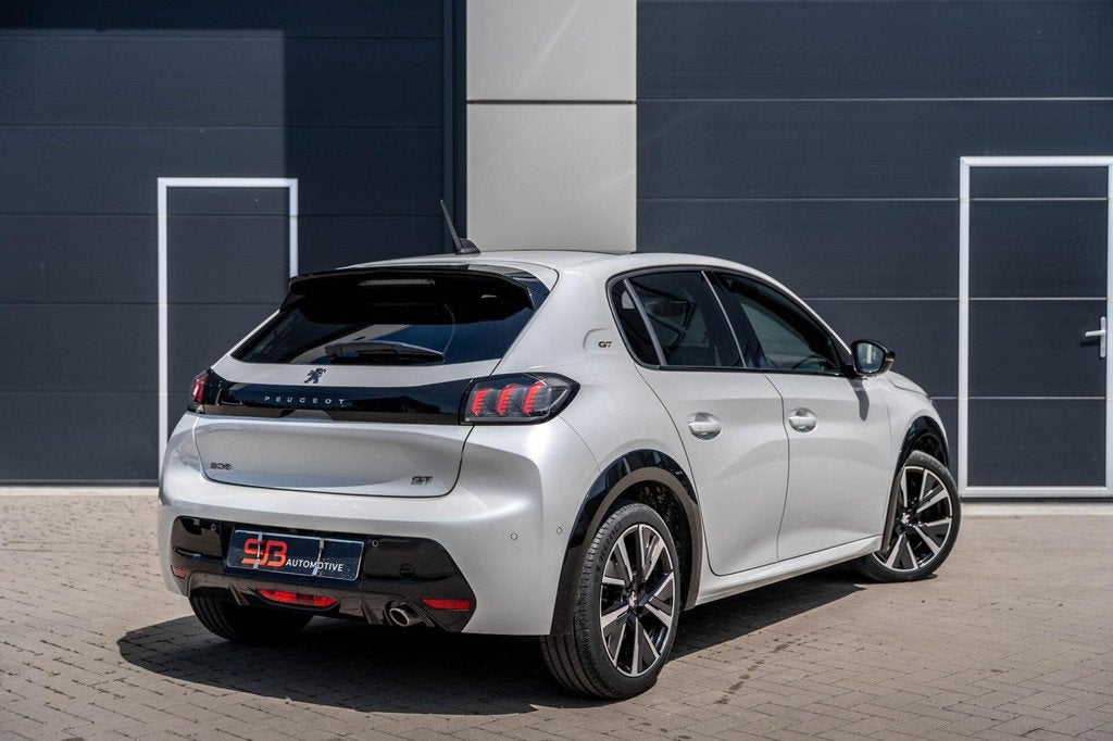 Peugeot 208 1.2 PureTech GT Stoelverw|Adaptief|Pano|BOMVOL!, 101 pk, Zwart, 1199 cc, Leder en Stof