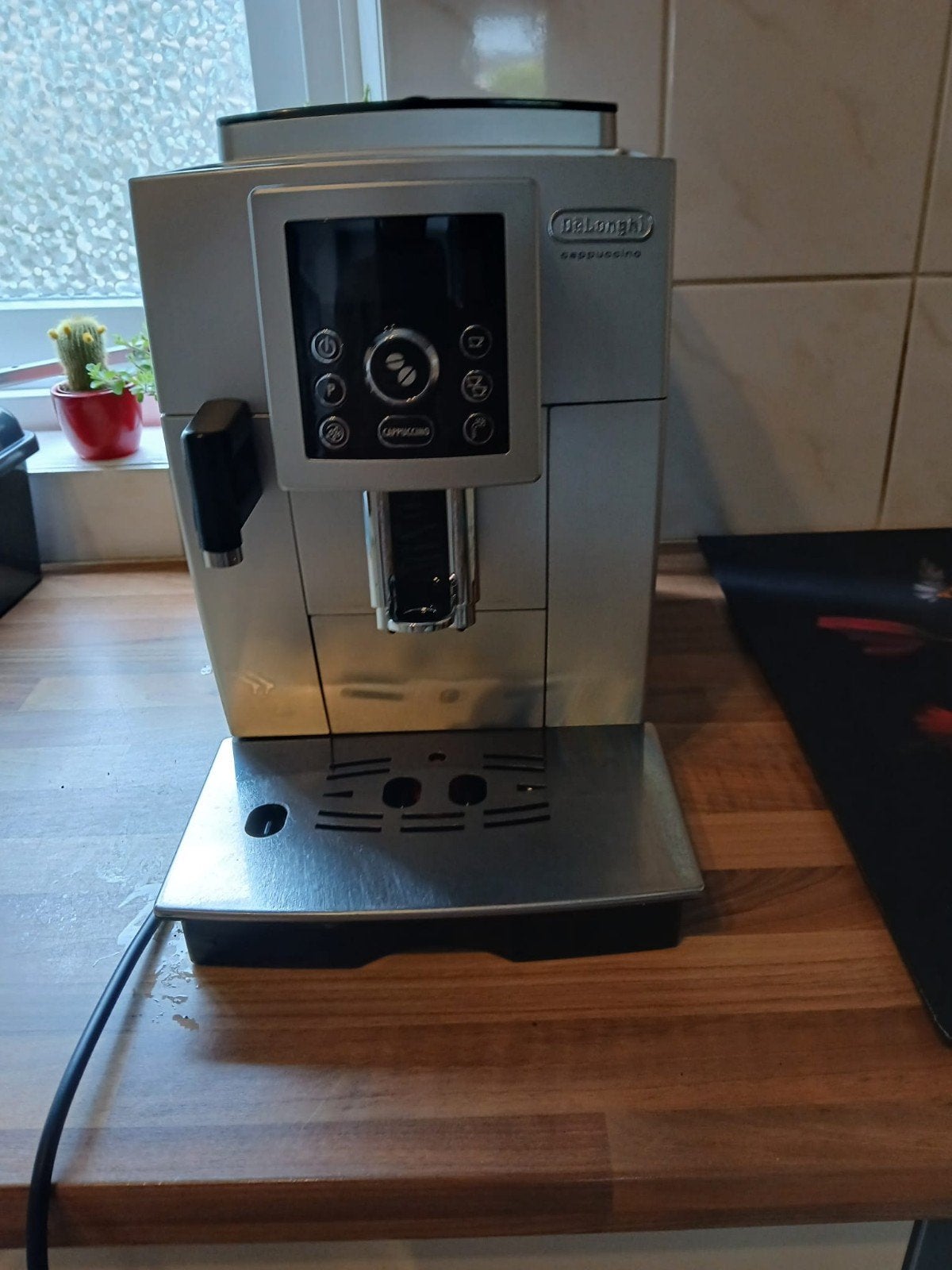 Delonghi Koffieapparaat voor Koffie en Cappuccino, Witgoed en Apparatuur, Koffiezetapparaten, Ophalen, Afneembaar waterreservoir