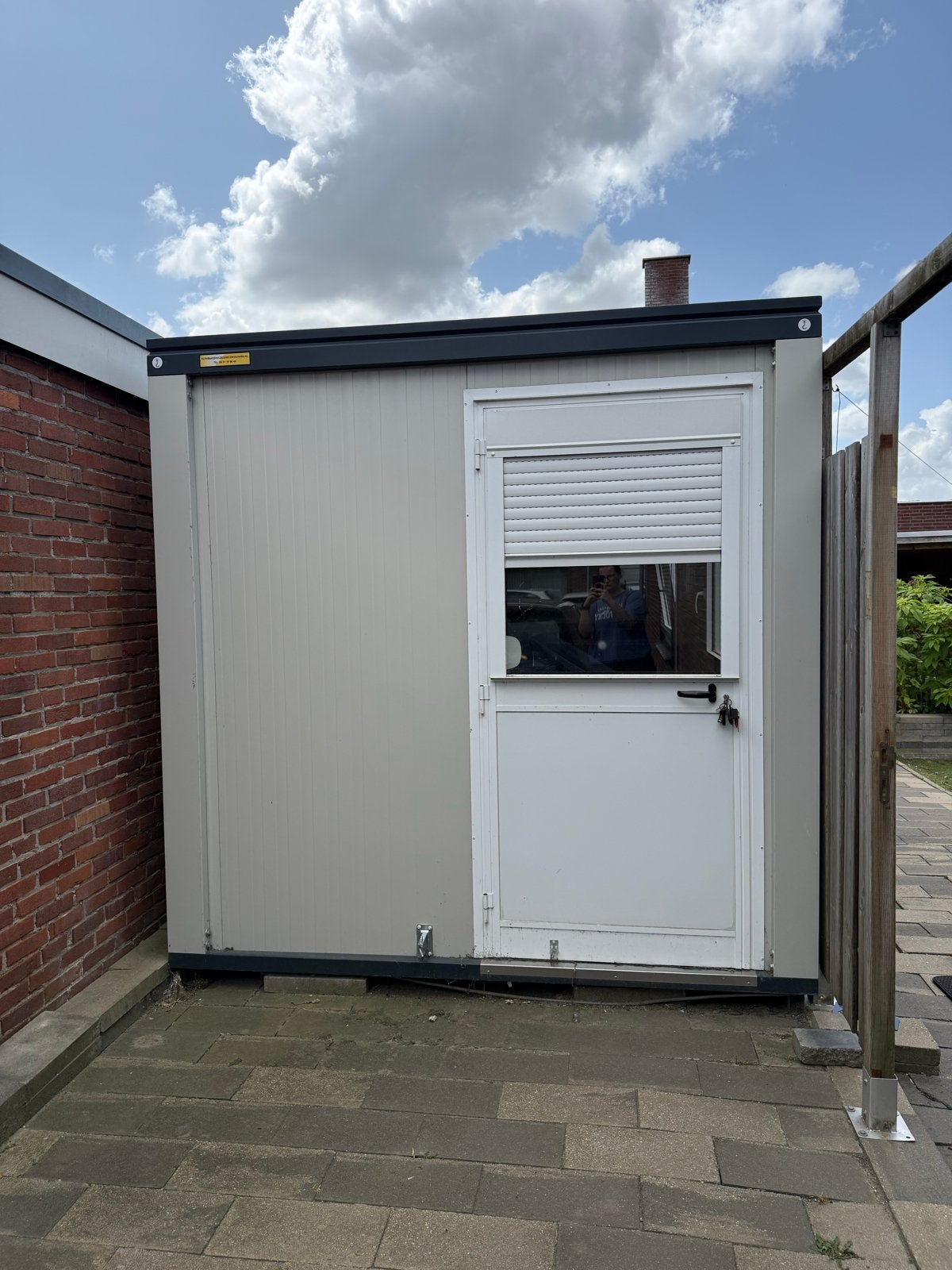 Moderne en goed geïsoleerde unit (6x2.45m) met rolluiken, Ophalen