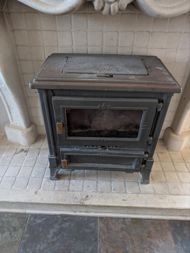 Antieke gietijzeren kachel 'IJzeren Hein' - decoratief, Huis en Inrichting, Kachels, Gebruikt, Houtkachel, Ophalen of Verzenden
