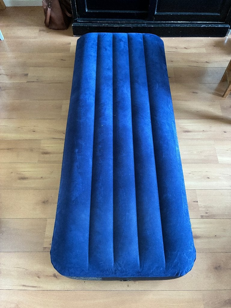 Intex luchtbed 2x, Caravans en Kamperen, Ophalen of Verzenden, Gebruikt, 1-persoons