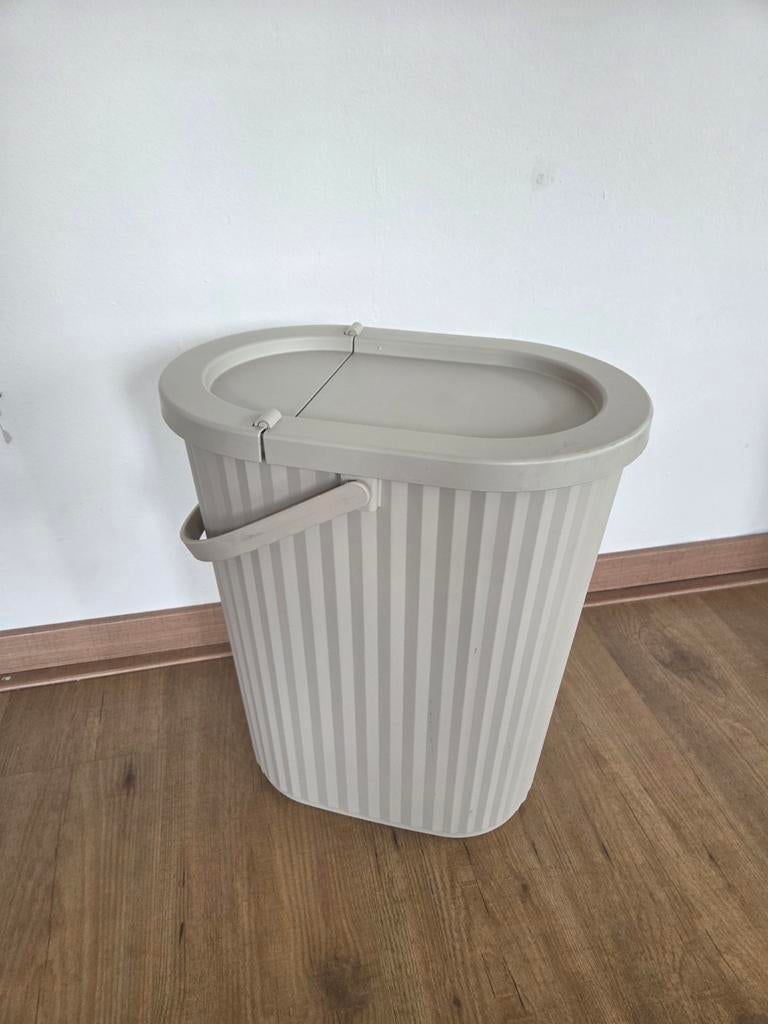 Dammang prullenbak met deksel Ikea 26L, Ophalen