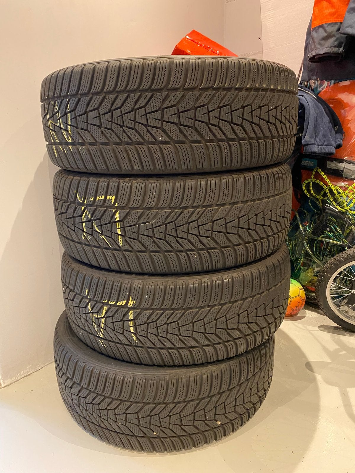 Hankook Winterbanden 245/45R20 103V, Auto-onderdelen, Ophalen, Winterbanden, Band(en), Personenwagen