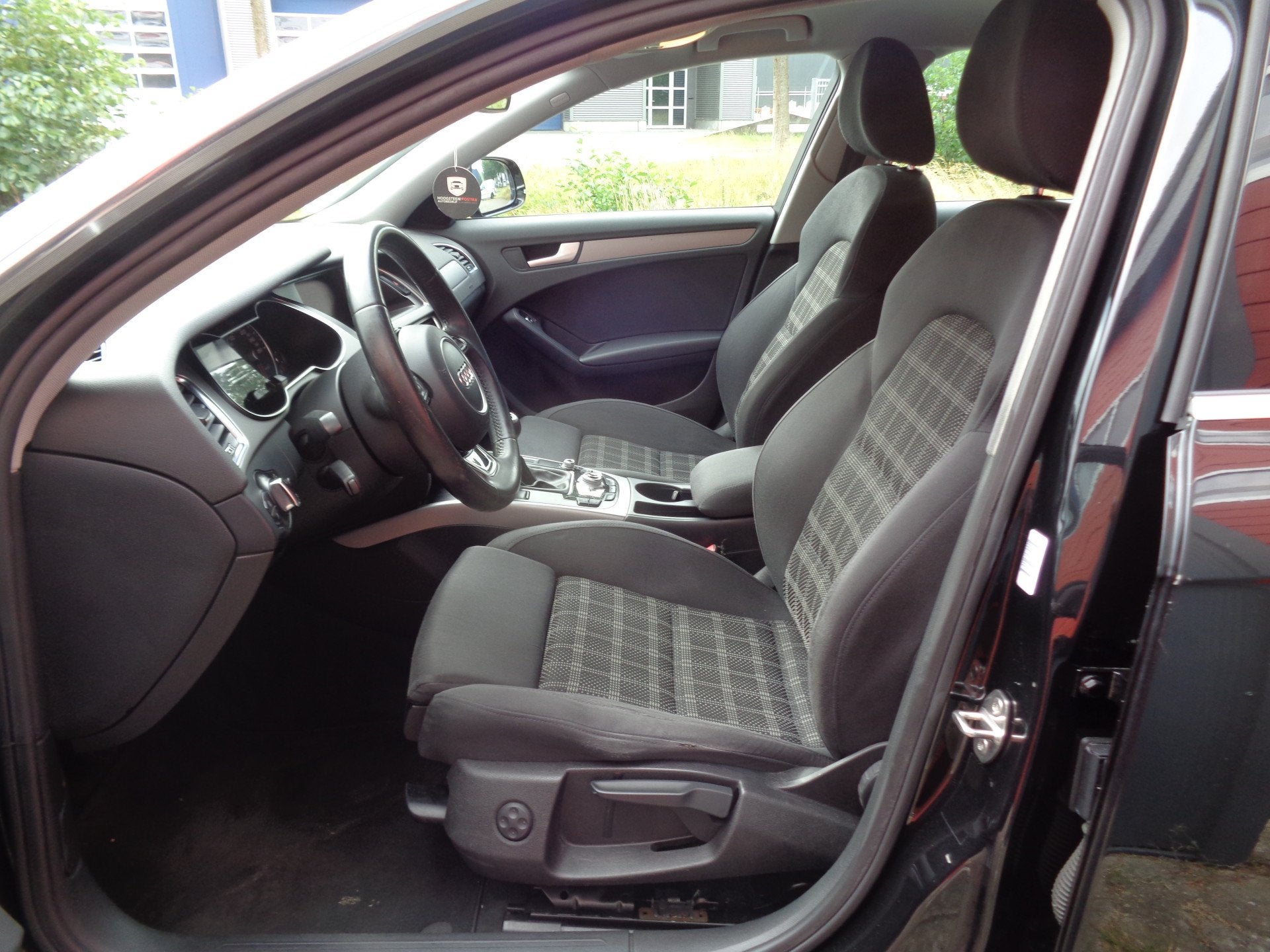 Audi A4 Limousine 1.8 TFSI Edition 170PK Clima Cruise Navi L, Auto's, Audi, Voorwielaandrijving, Gebruikt, Euro 6, 4 cilinders