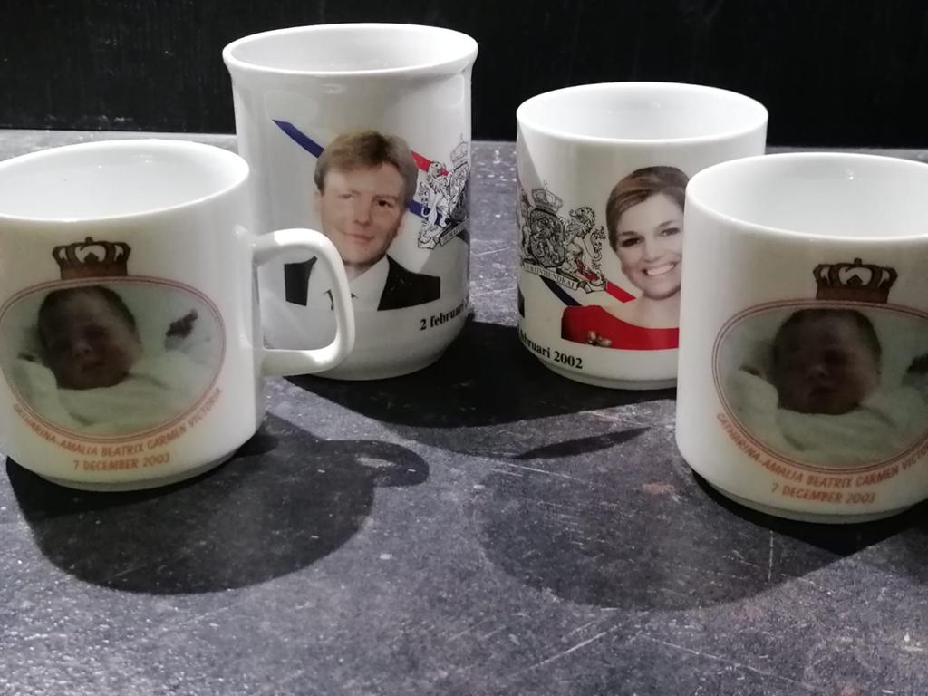 Koninklijke bekers: Willem-Alexander, Máxima en Amalia, Huis en Inrichting, Woonaccessoires | Overige, Gebruikt, Steen/keramiek