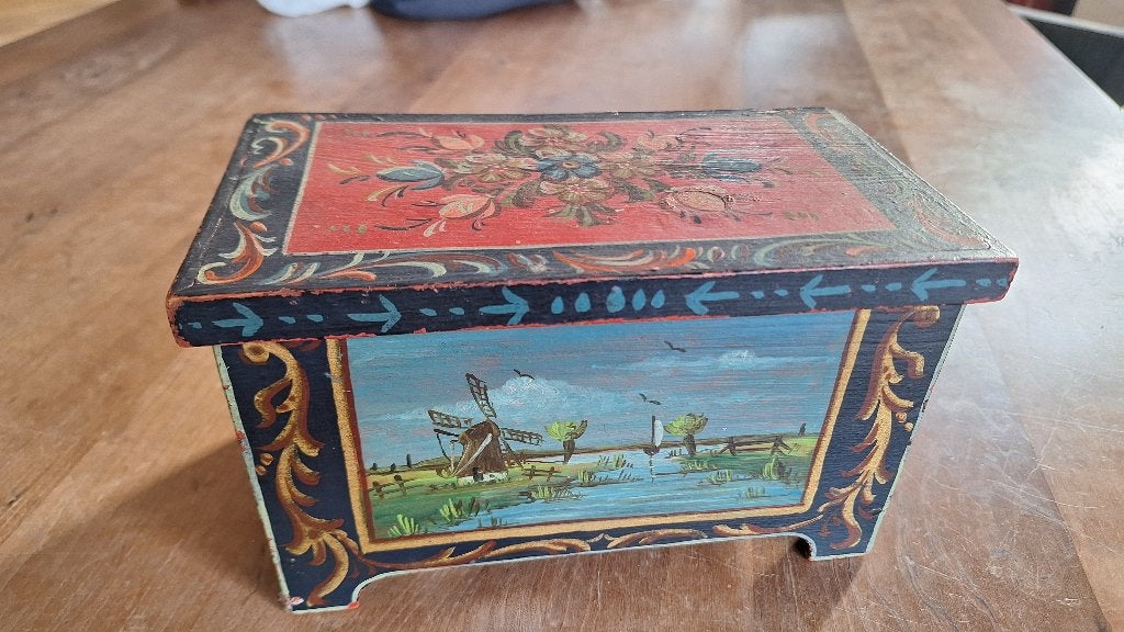Hindelooper schilderkunst kistje, Ophalen
