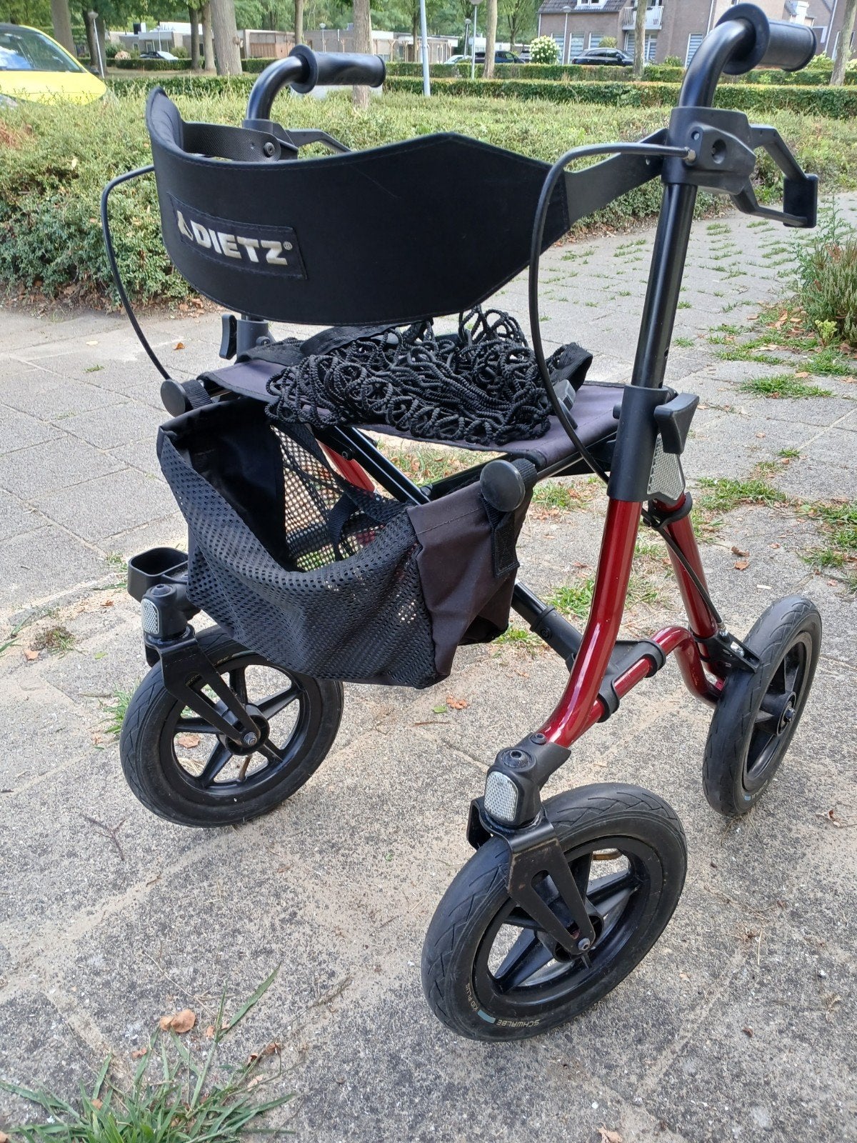 rollator met grote luchtbanden, Diversen, Rollators, Ophalen, Opvouwbaar, Zo goed als nieuw