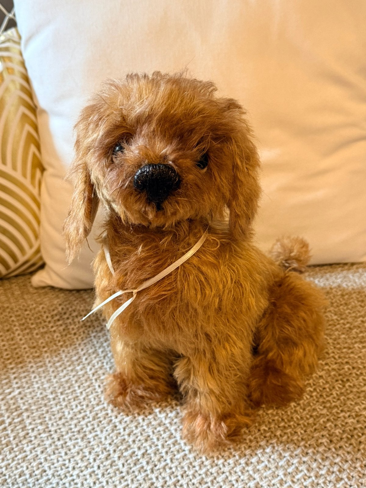 Artiesten mohair hond zoekt een nieuw thuis, Verzamelen, Ophalen of Verzenden, Zo goed als nieuw, Stoffen beer, Overige merken