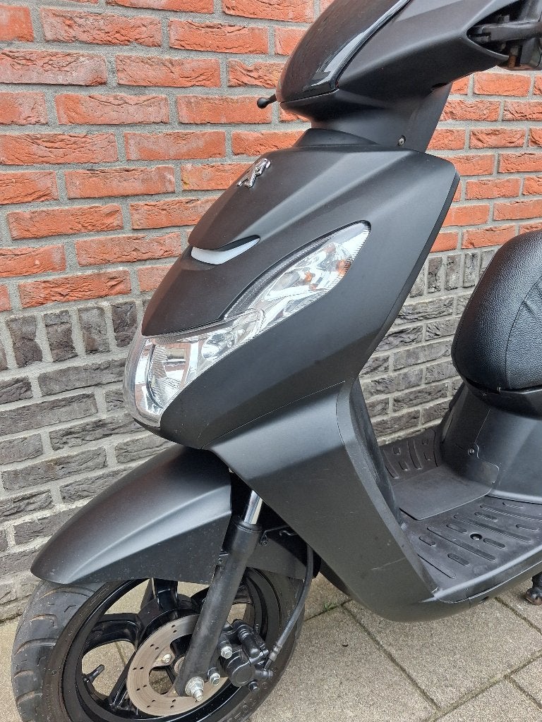 PEUGEOT KISBEE BJ, 2018 met weinig km., Overige modellen, Ophalen of Verzenden, Zo goed als nieuw, Benzine