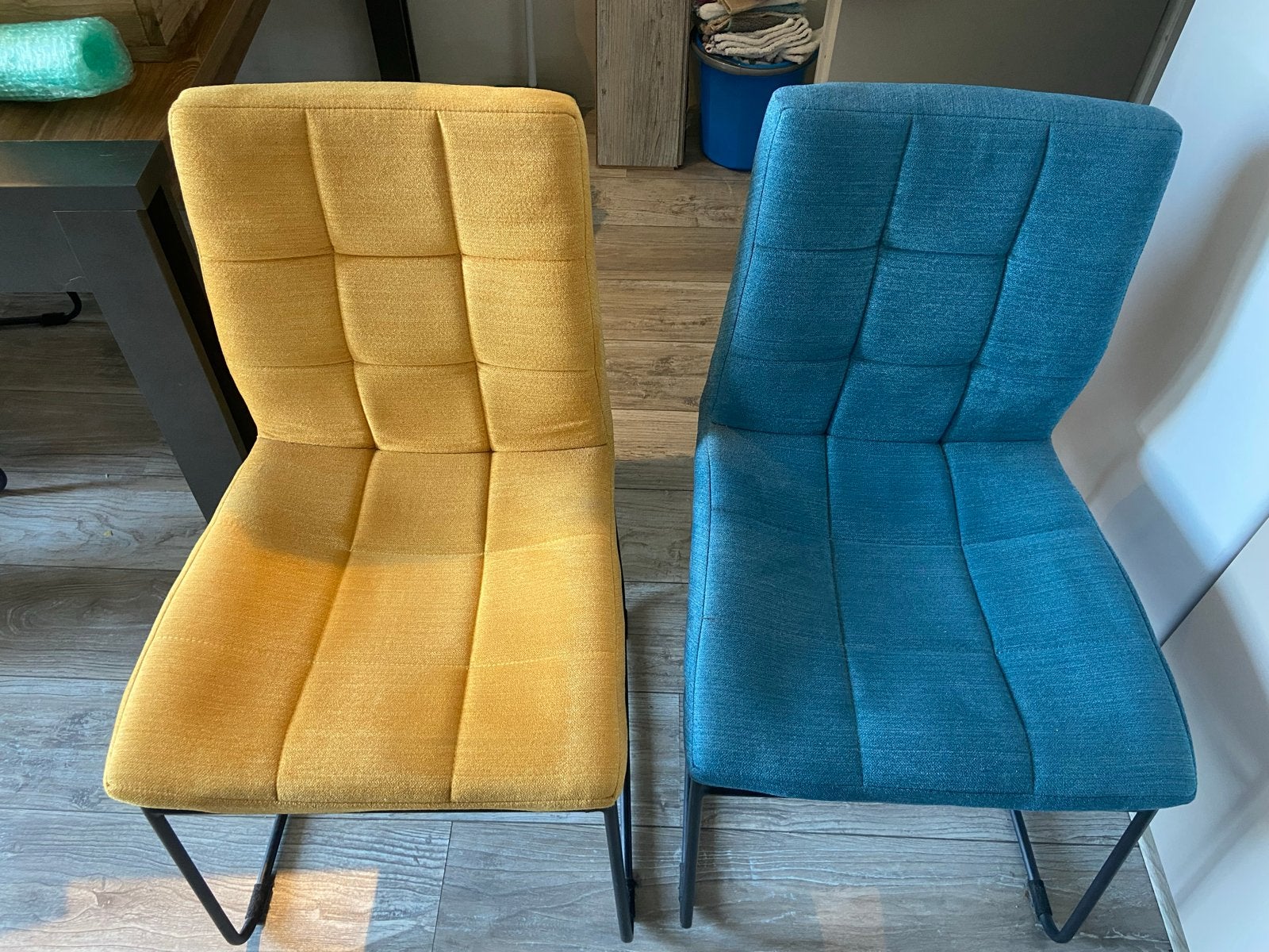 4 eetkamerstoelen geel en blauw, Huis en Inrichting, Stoelen, Ophalen, Gebruikt, Overige kleuren, Vier