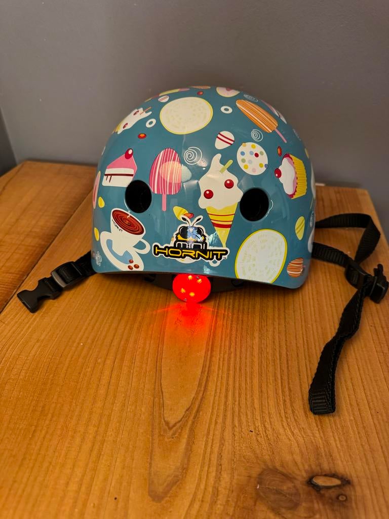 2x Mini Hornit Fietshelm met lampje voor jongen of meisje, Ophalen of Verzenden, Zo goed als nieuw, M, Jongen of Meisje