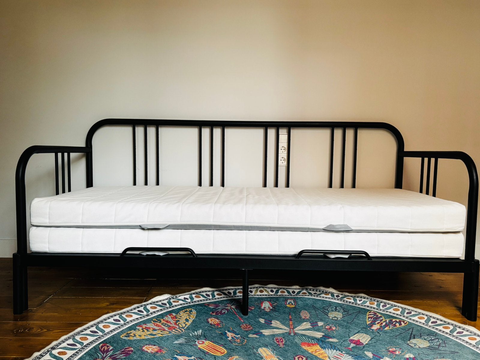 IKEA slaapbank met 2 matrassen, Ophalen, Gebruikt, Zwart, Tweepersoons