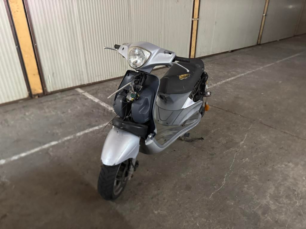 Piaggio fly 50 met kenteken, Ophalen, Zo goed als nieuw, Overige typen, Piaggio