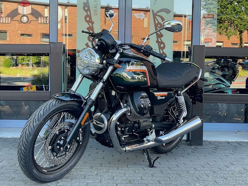 Moto Guzzi V7 Special Nero Smeraldo 2026