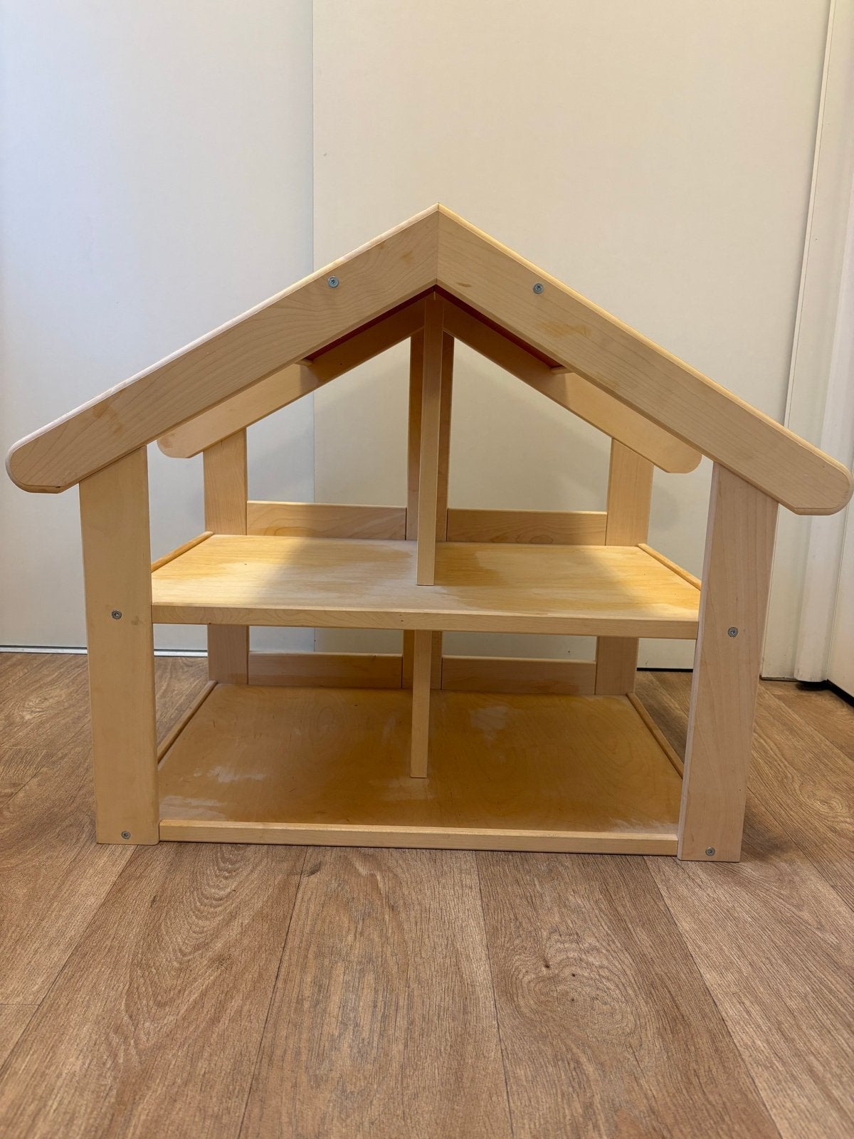 Zeer degelijk Houten Poppenhuis , compleet. Sinterklaas tip, Ophalen of Verzenden, Zo goed als nieuw, Poppenhuis