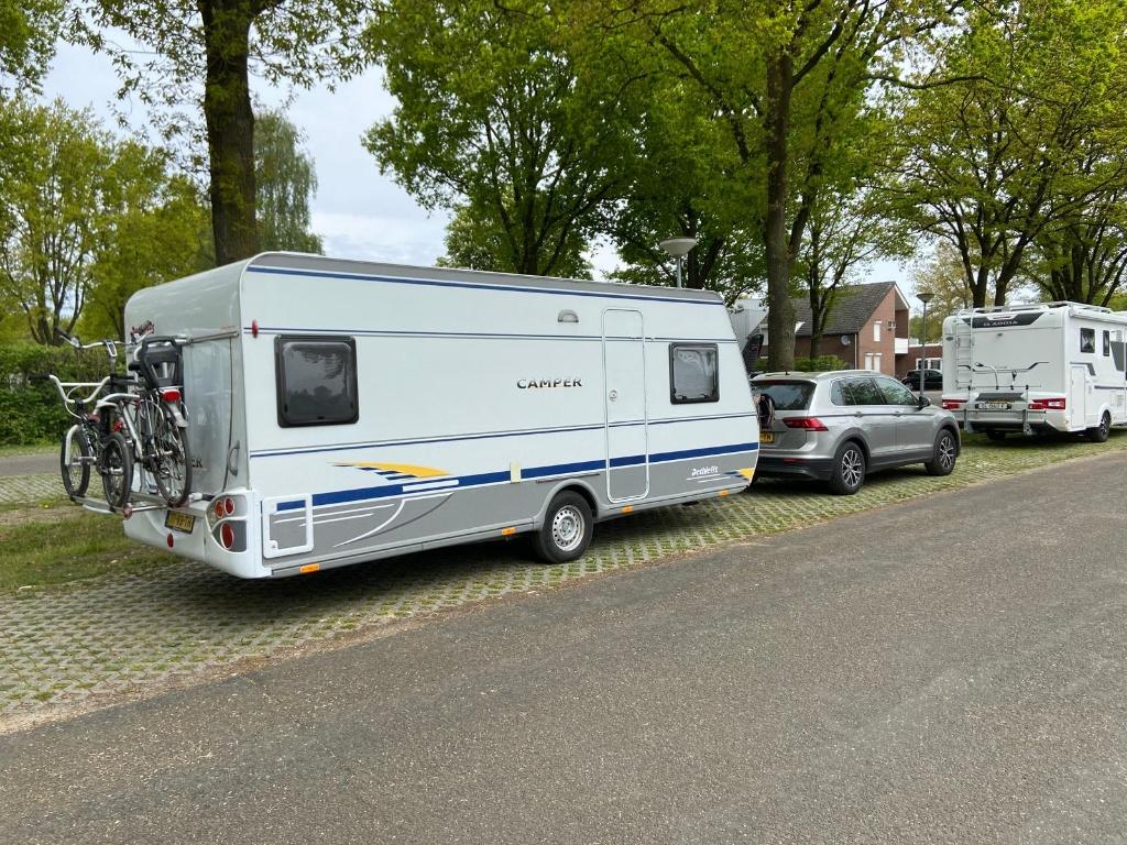 Dethleffs camper 510 DB, Caravans en Kamperen, Caravans, Omvormbare zithoek, Rondzit, Particulier, Kachel