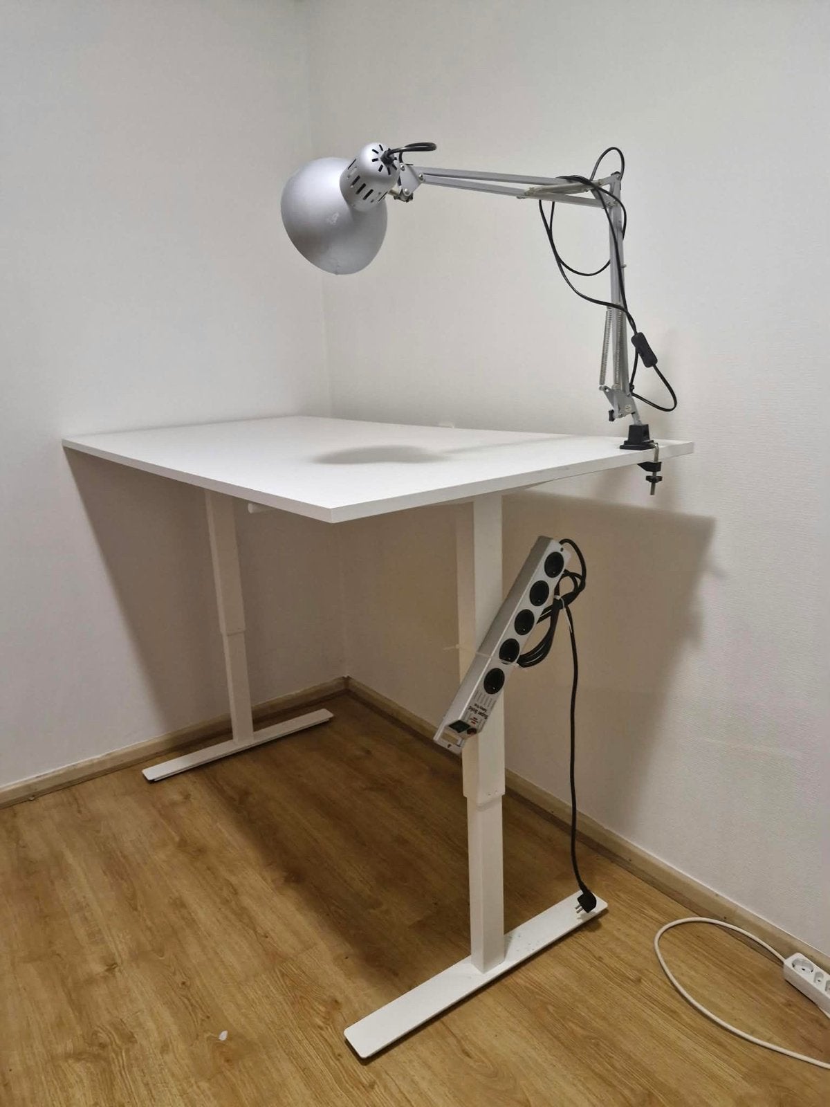 IKEA Trotten bureau 160x80 cm - wit, Huis en Inrichting, Ophalen, Zit-sta bureau, Gebruikt, Spaanplaat of MDF