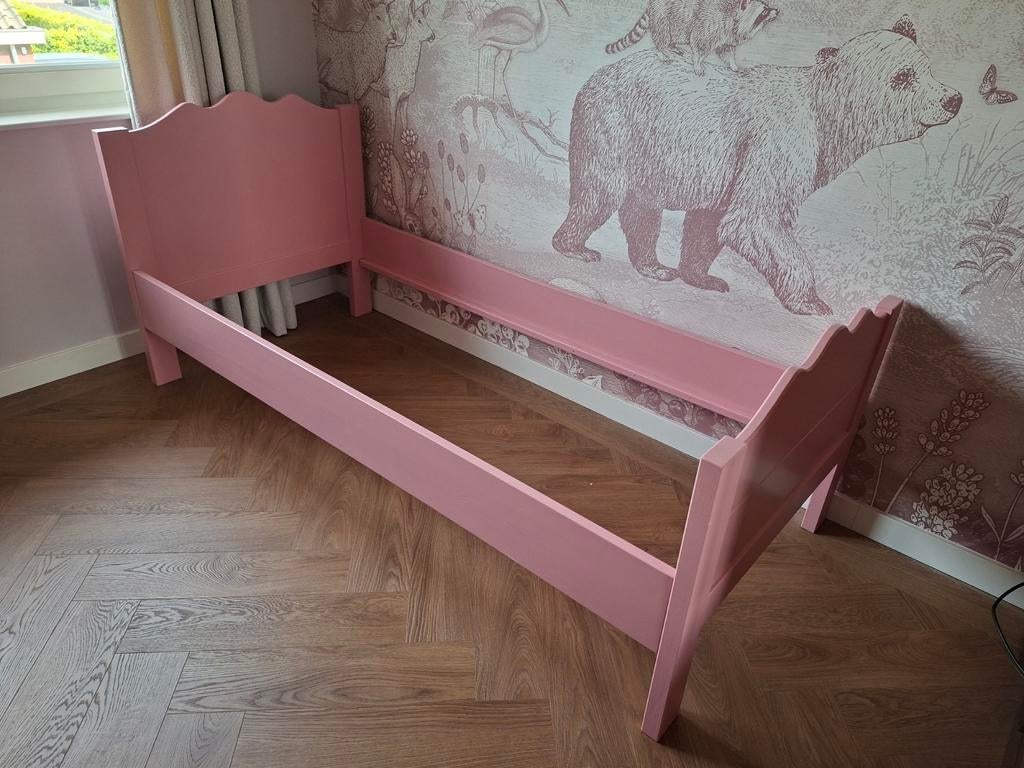 Stevig meisjesbed 90x200 cm - Roze hout, zeer goede staat, 85 tot 100 cm, Zo goed als nieuw, 180 cm of meer, Ophalen