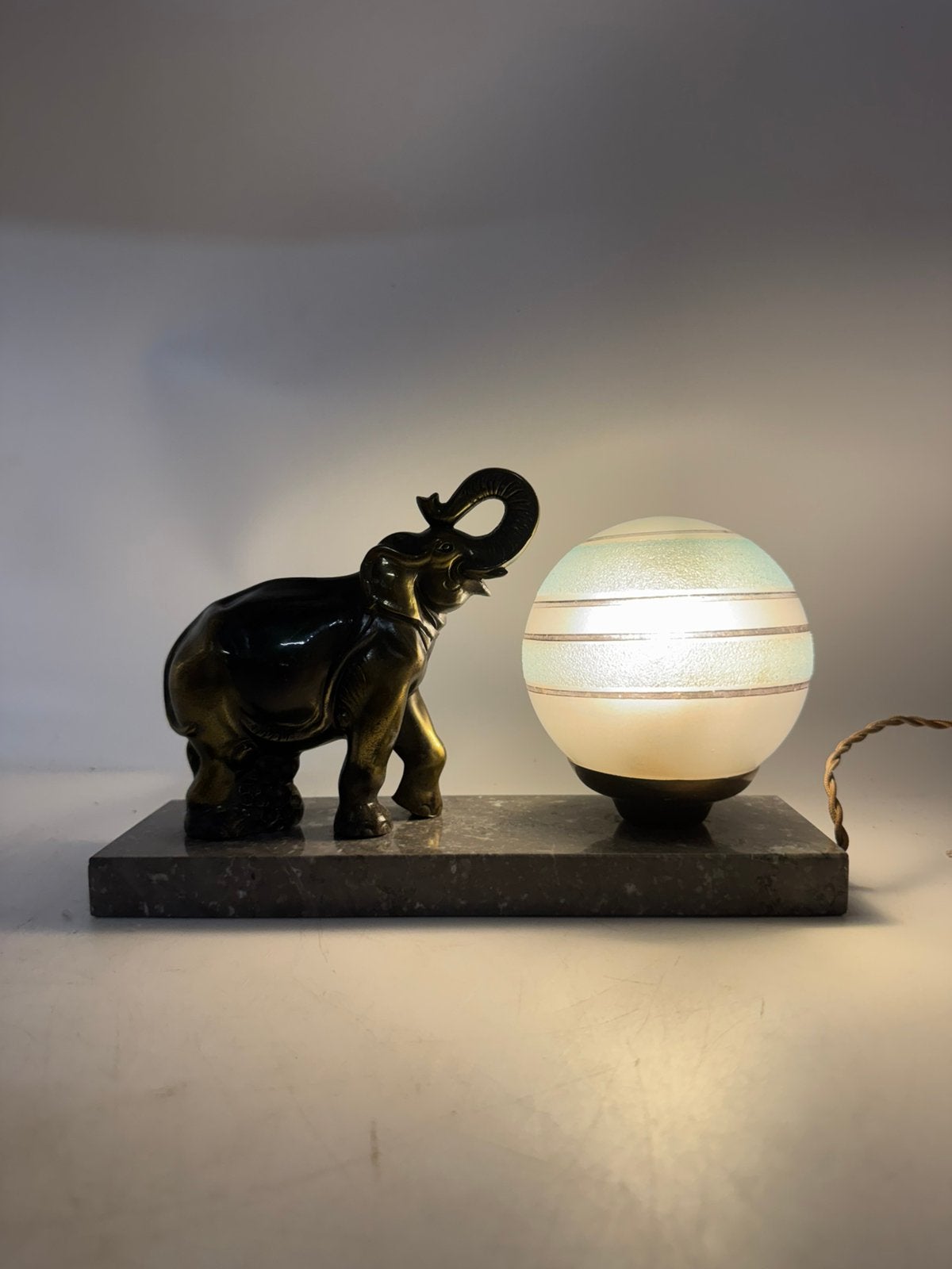 Art Déco Olifantenlamp Marmeren Voet &Decoratieve Glazen Bol, Ophalen of Verzenden