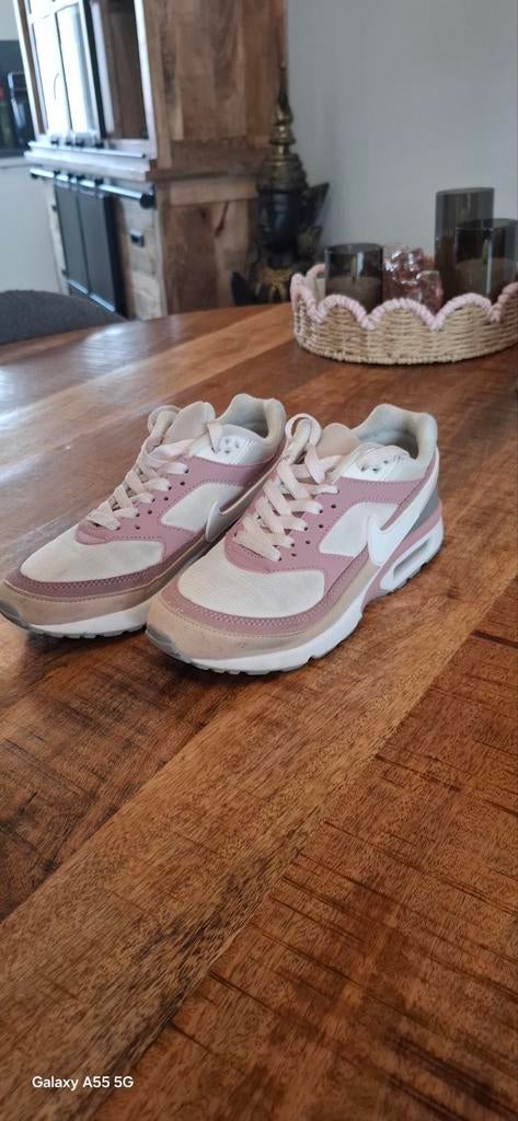 Nike air classic maat 37, Gebruikt, Meisje, Schoenen, Ophalen of Verzenden