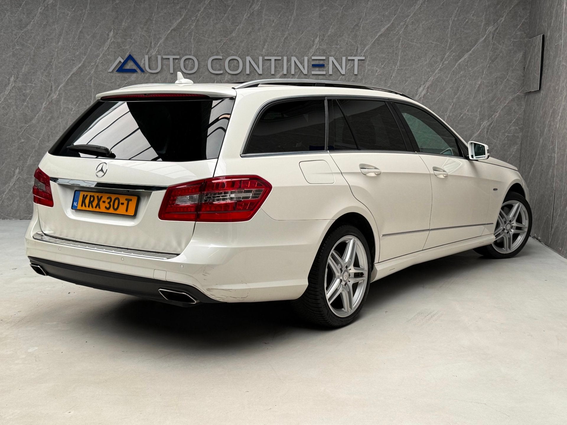 Mercedes-Benz E-klasse Estate 350 CGI 4-Matic Sport AMG 306, Auto's, Mercedes-Benz, Automaat, Euro 5, Bi-Xenon koplampen, Gebruikt