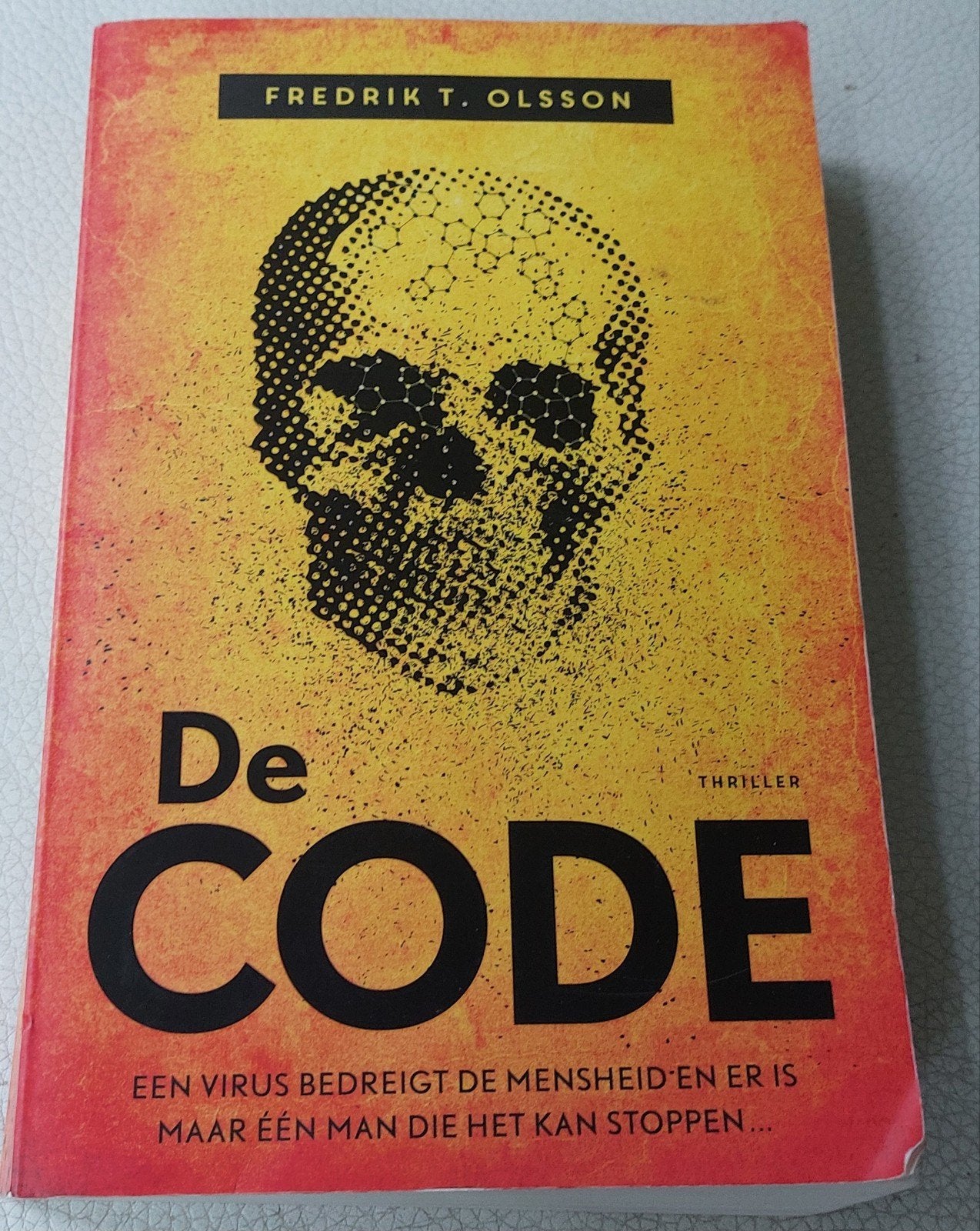 De Code - Fredrik T. Olsson (Thriller), Ophalen of Verzenden, Gelezen, Fredrik T. Olsson, Europa overig
