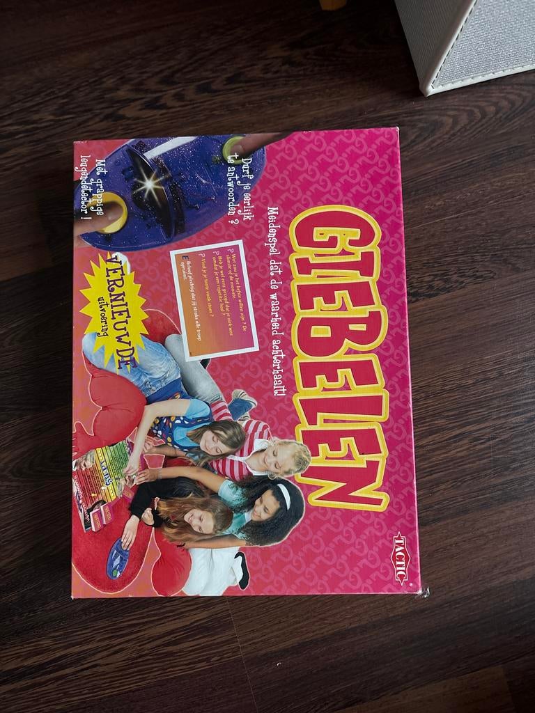 Giebelen - Meidenspel dat de waarheid achterhaalt! (Vernieuw, Drie of vier spelers, Ophalen, Gebruikt