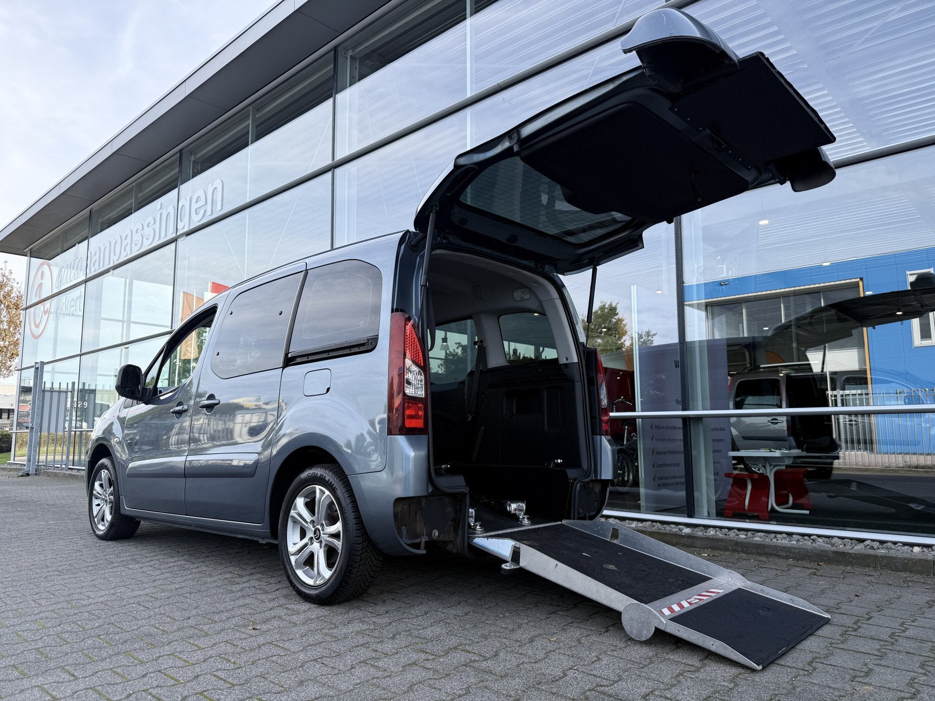 Citroën Berlingo 2+1 Rolstoelauto 1.6 VTi Tendance (Mooie c, Voorwielaandrijving, Euro 5, Gebruikt, Zwart