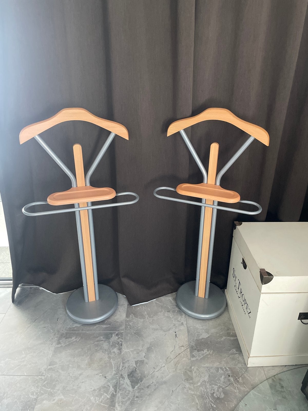 Set van 2 Valet Stands / Kledingstandaards, 100 tot 150 cm, Nieuw, Ophalen of Verzenden, Staande kapstok