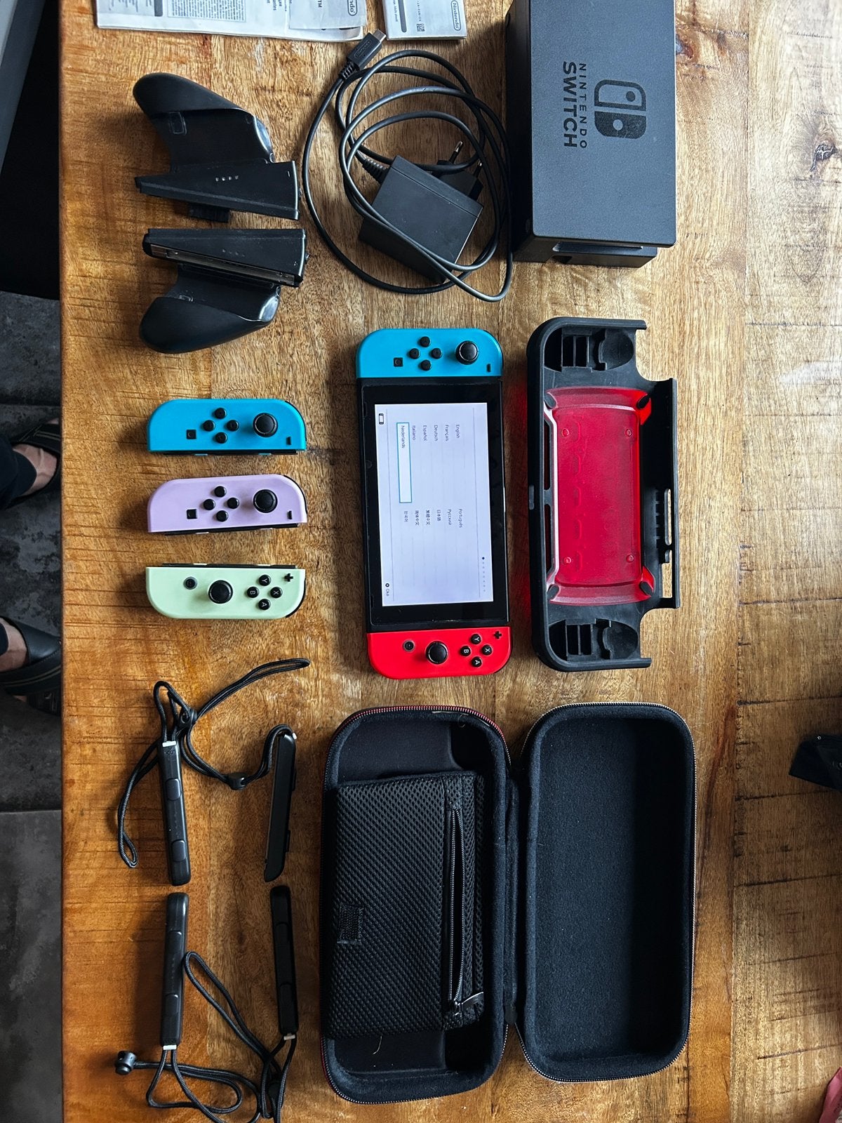 Nintendo Switch V1 unpatched, Spelcomputers en Games, Spelcomputers | Nintendo Switch, Ophalen of Verzenden, Gebruikt, Met 3 controllers of meer
