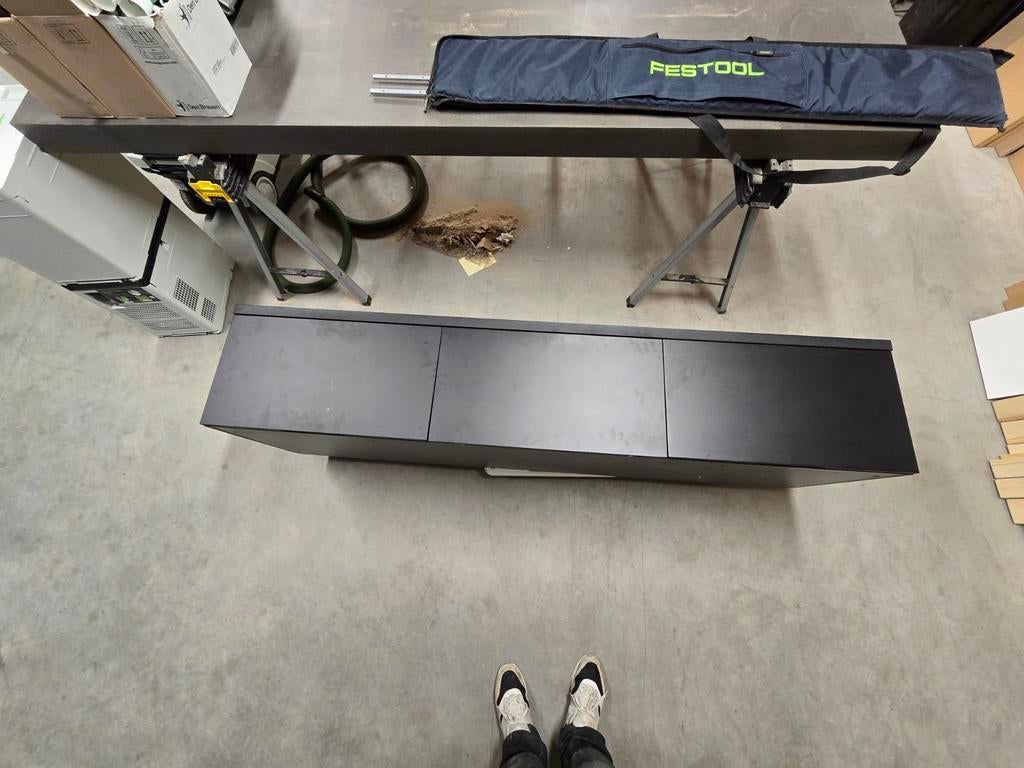 Zwart TV-meubel / dressoir met lichte krasjes, Ophalen, Overige materialen, Gebruikt, 150 tot 200 cm
