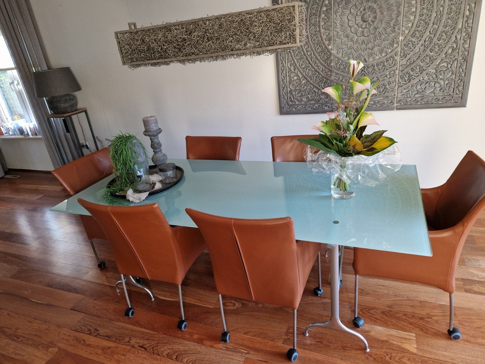 Elegante eettafel met glazen blad en 6 leren stoelen, Huis en Inrichting, Ophalen, Gebruikt, 100 tot 150 cm, 200 cm of meer