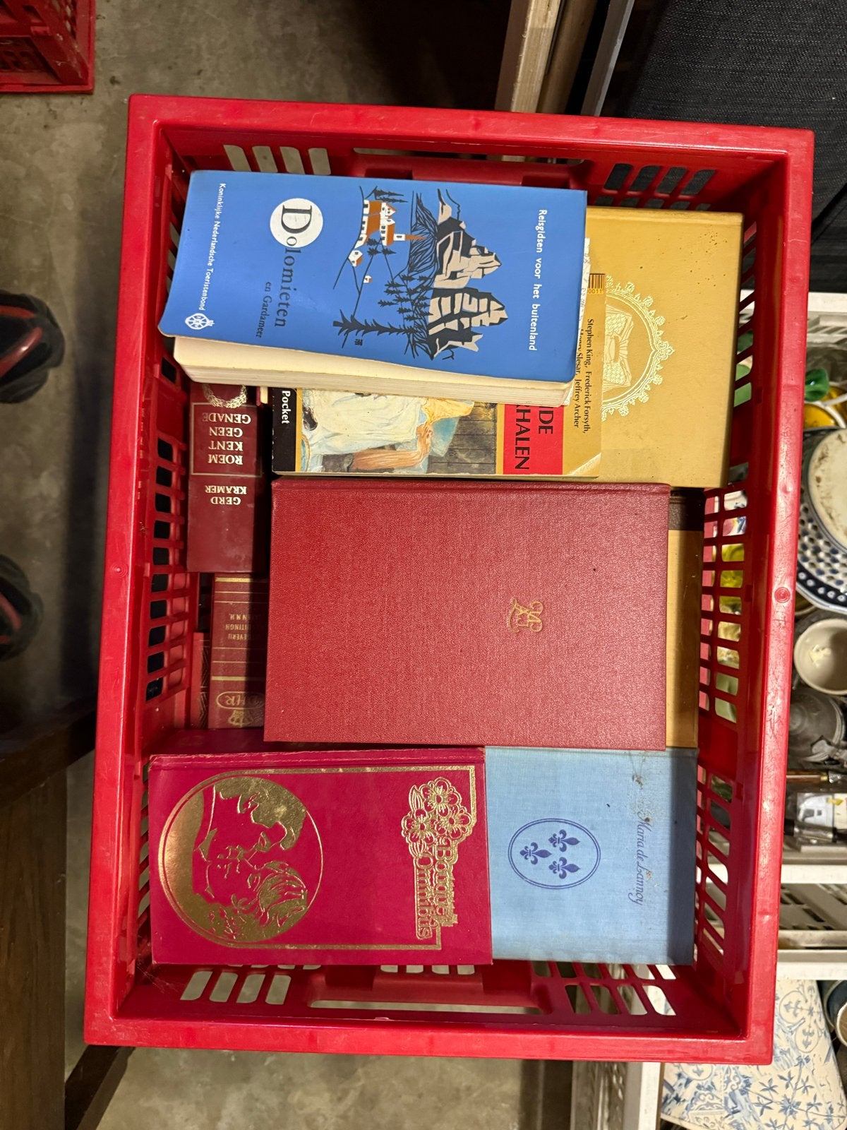 11 kratten vol diverse boeken, Ophalen, Gelezen
