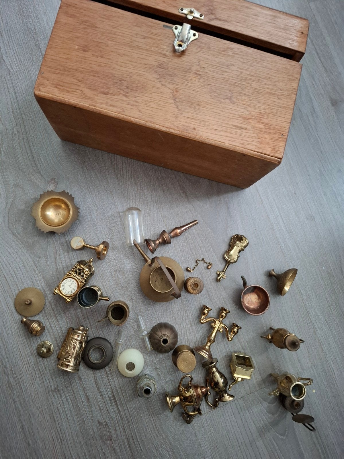 Verzameling Koperen Miniatuur Decoraties, Ophalen