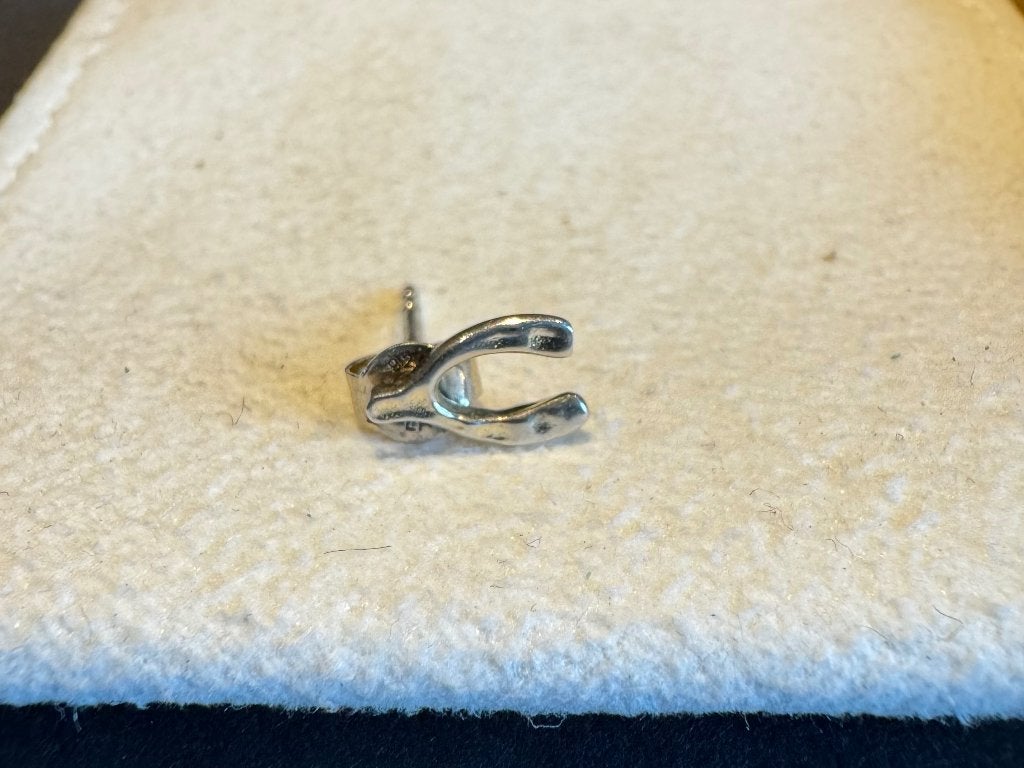 Echt Zilveren Oorknopje Wishbone (925) – 1 Los Knopje, Gebruikt, Ophalen of Verzenden, Knopjes of Stekers, Zilver