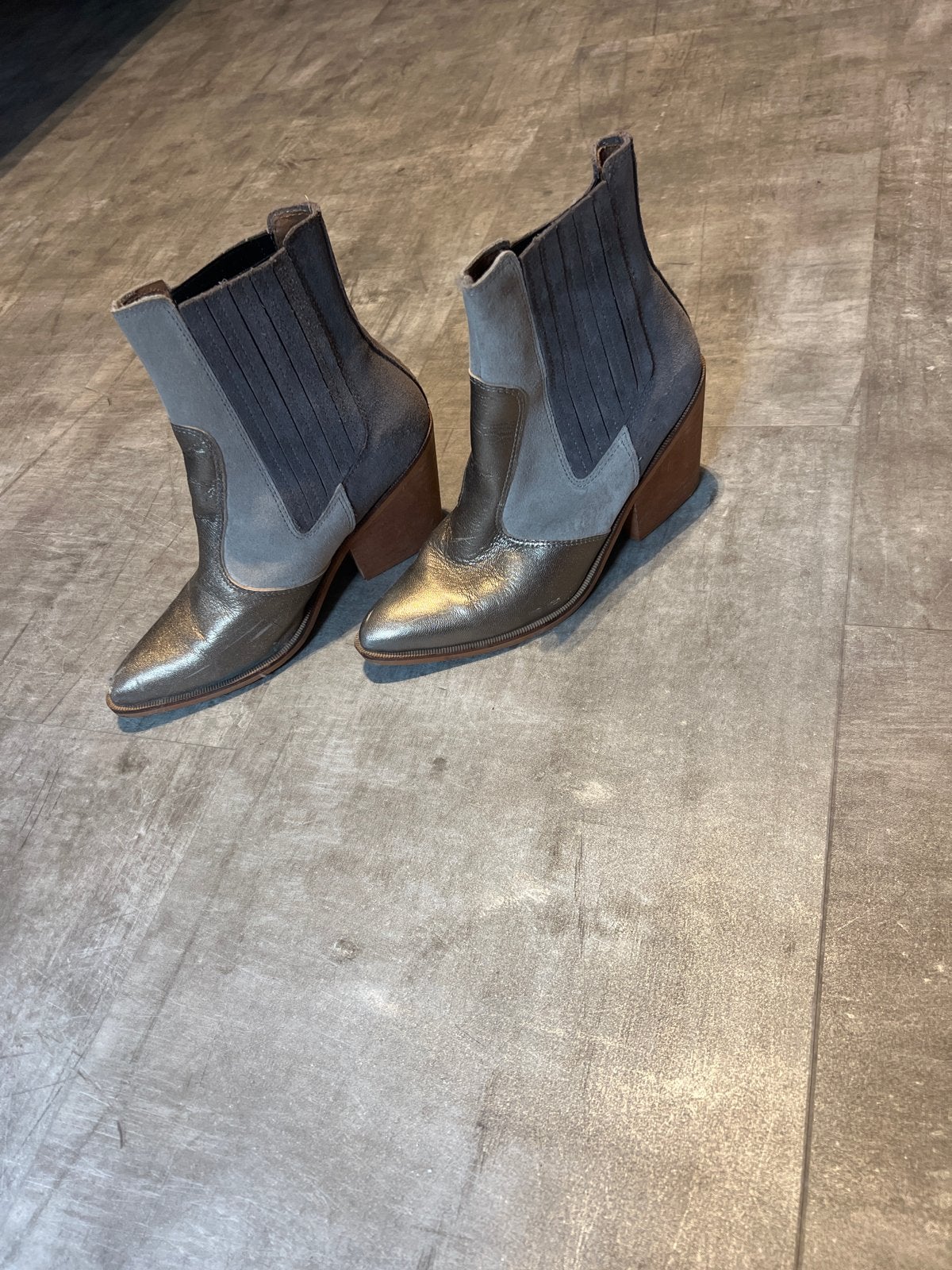 DWARS Label suède enkellaarsjes maat 39 Goud/beige/zand, Ophalen, Beige, Lage of Enkellaarzen