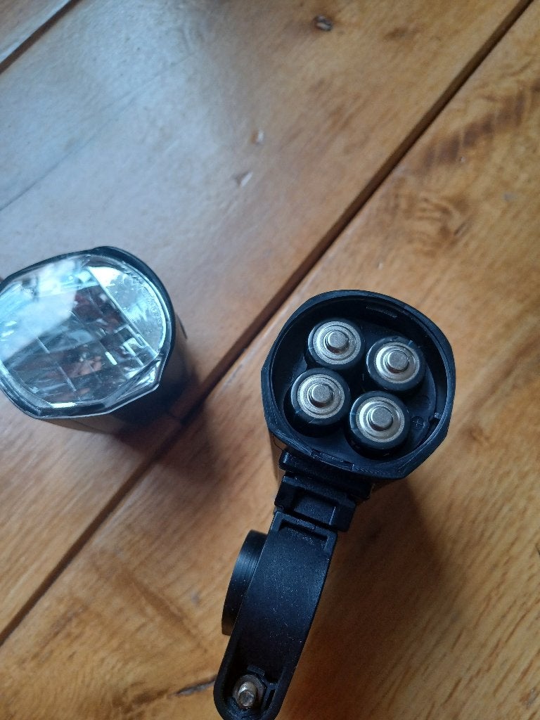 Krachtige fietslamp - zgan, Ophalen of Verzenden, Zo goed als nieuw, Batterij, Voorlicht