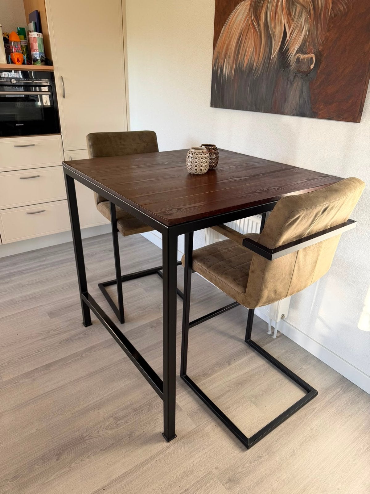Zelfgemaakte bartafel met 2 barkrukken, Ophalen, Gebruikt, Inclusief barstoelen
