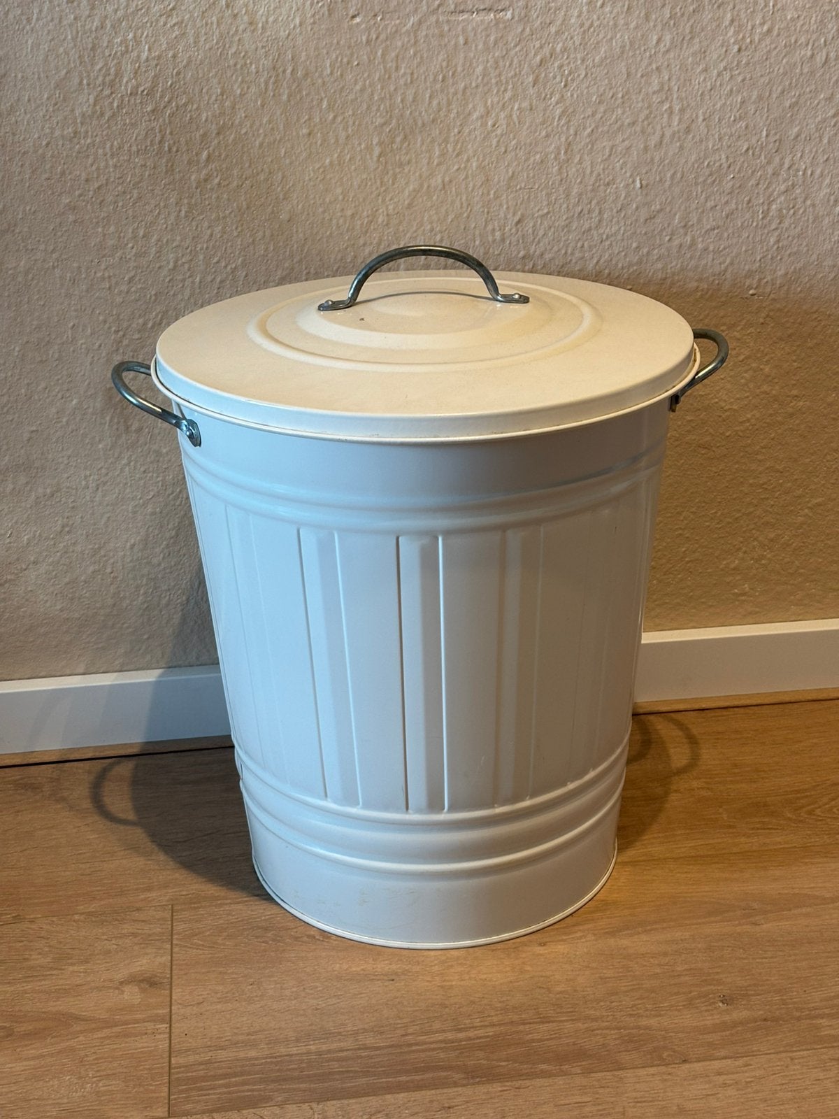 KNODD retro prullenbak IKEA, Huis en Inrichting, Woonaccessoires | Prullenbakken, Kunststof, Ophalen of Verzenden, Zo goed als nieuw