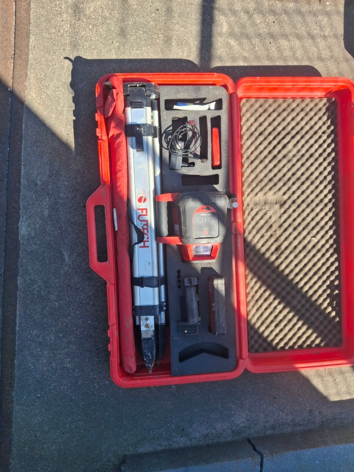 Futech roterende bouwlaser met statief en koffer, Ophalen, Zo goed als nieuw