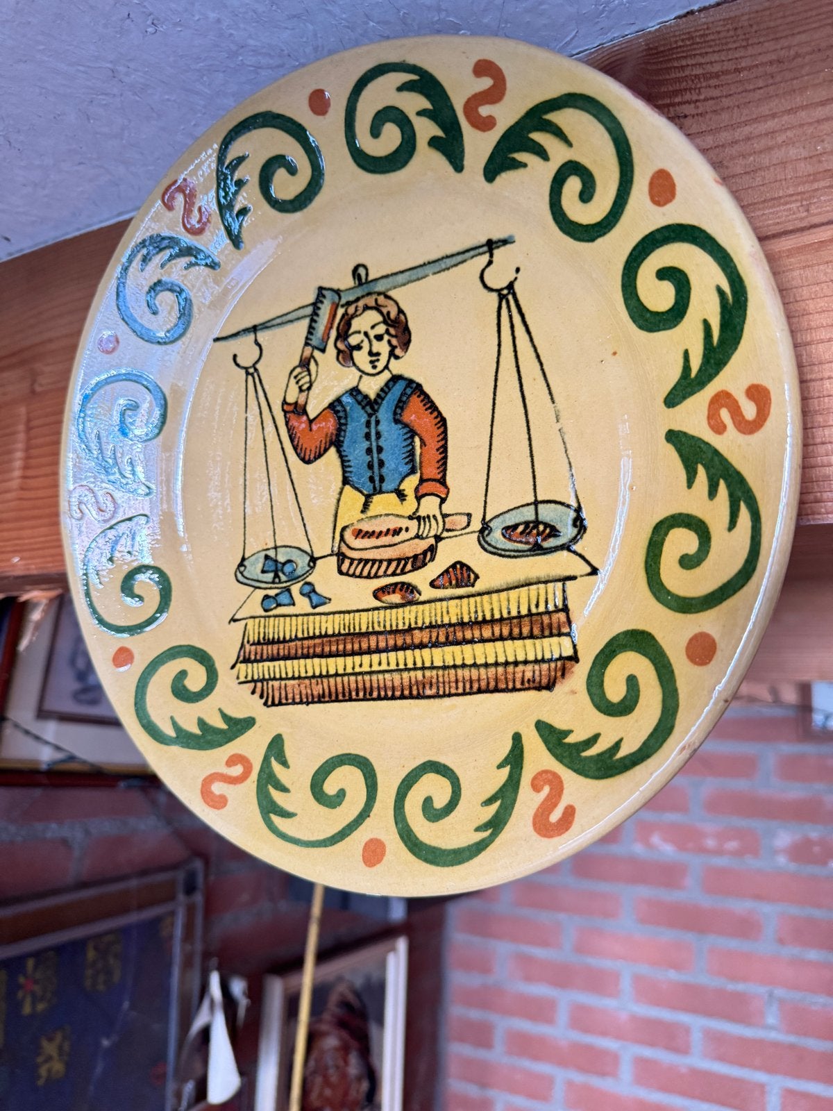 Decoratief bord met weegschaalmotief, Ophalen