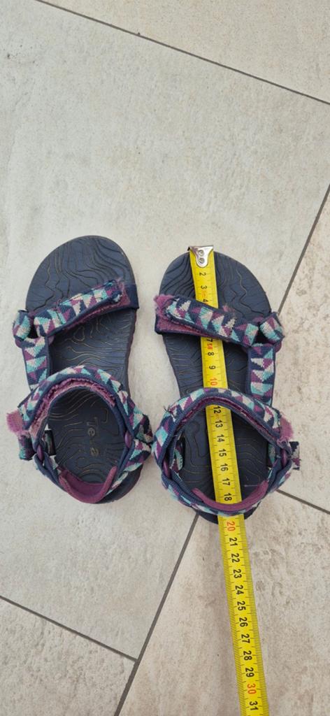Teva sandalen maat 29/30, Kinderen en Baby's, Kinderkleding | Schoenen en Sokken, Ophalen, Gebruikt, Jongen of Meisje, Overige typen