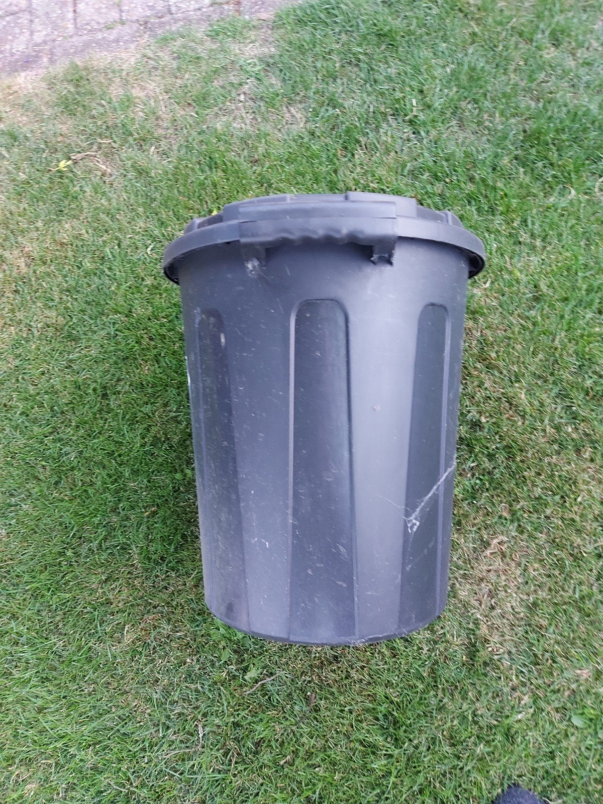 Stevige kunststof voerton van 45 liter., Dieren en Toebehoren, Dierenvoeding, Ophalen
