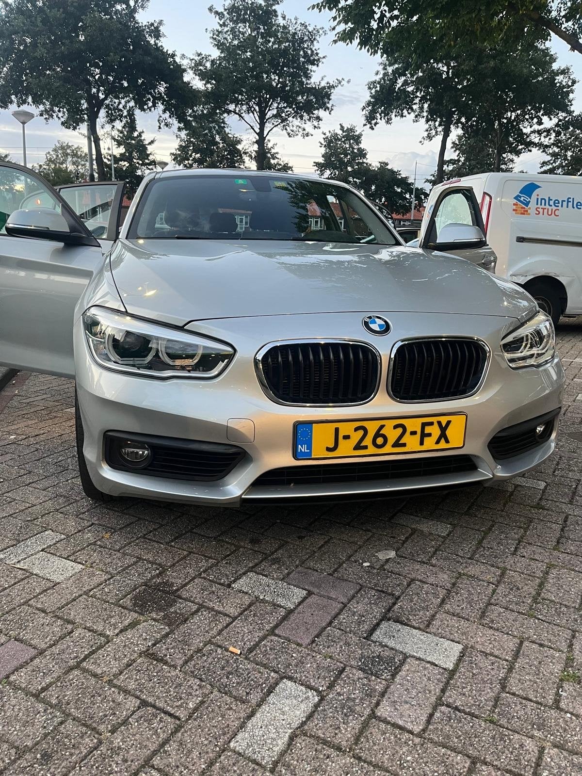 BMW 1-Serie 118i 136pk Aut 2017 Grijs, 1295 kg, Start-stop-systeem, 650 kg, Particulier