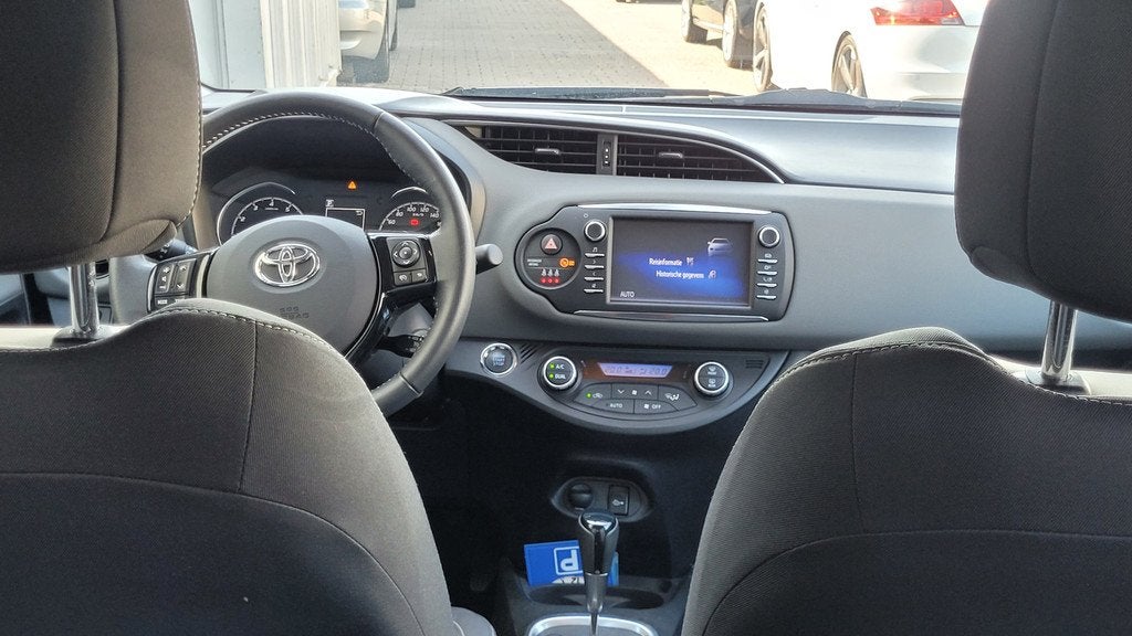 Toyota Yaris 1.5 VVT-i Dynamic Automaat (bj 2019), Euro 6, 4 cilinders, Origineel Nederlands, Bedrijf