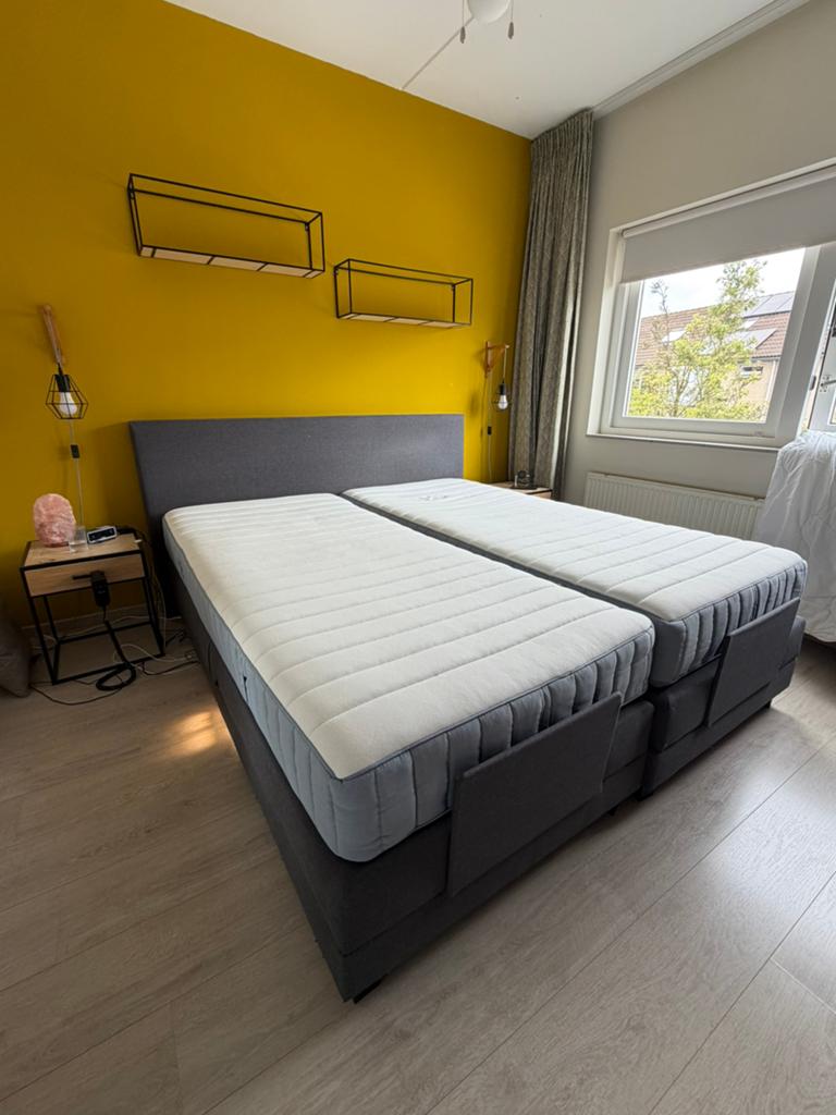 Elektrisch verstelbare Boxspring Beddenreus 180x200 grijs, Ophalen, Tweepersoons, Zo goed als nieuw, 180 cm