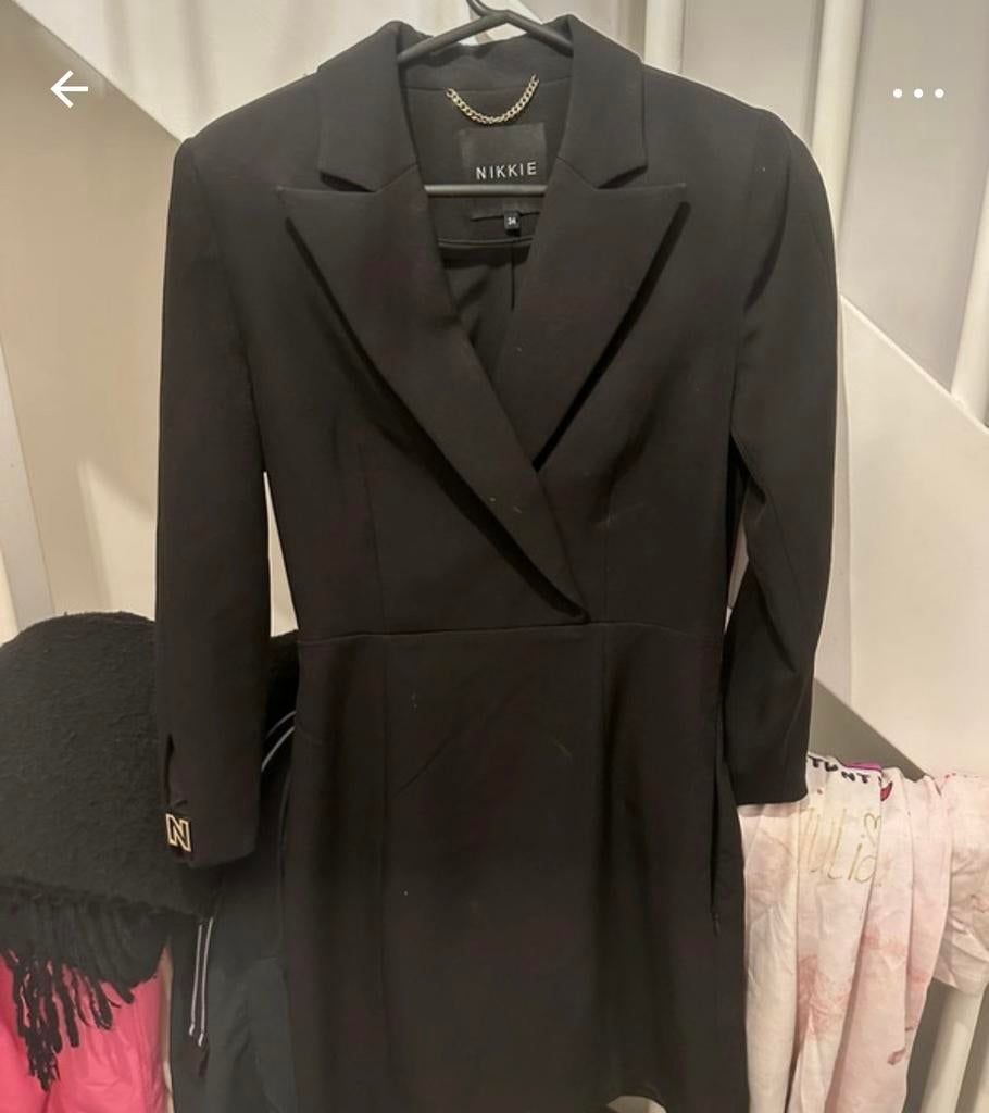 Nikkie blazerjurk zwart maat 34, Kleding | Dames, Zwart, Ophalen of Verzenden, Zo goed als nieuw, Maat 34 (XS) of kleiner