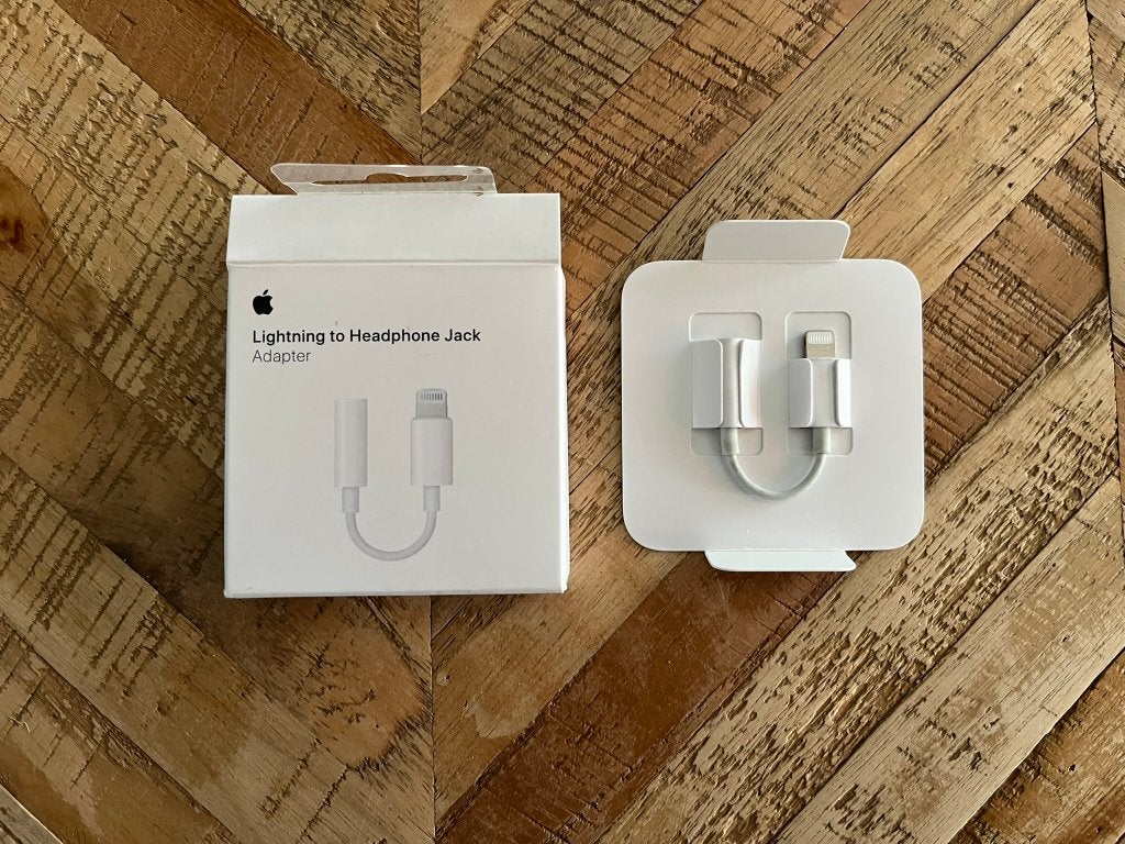 Apple adapter lightning to headphone jack, Ophalen of Verzenden, Nieuw, Snoer of kabel, Apple